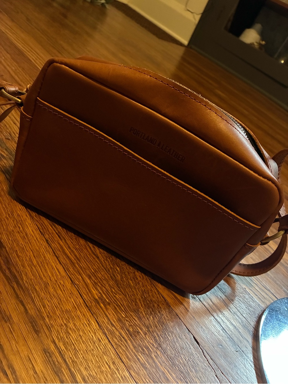 Portland Leather Goods “Large” Camera Bag Purse in “Honey” - Picture 4 of 8